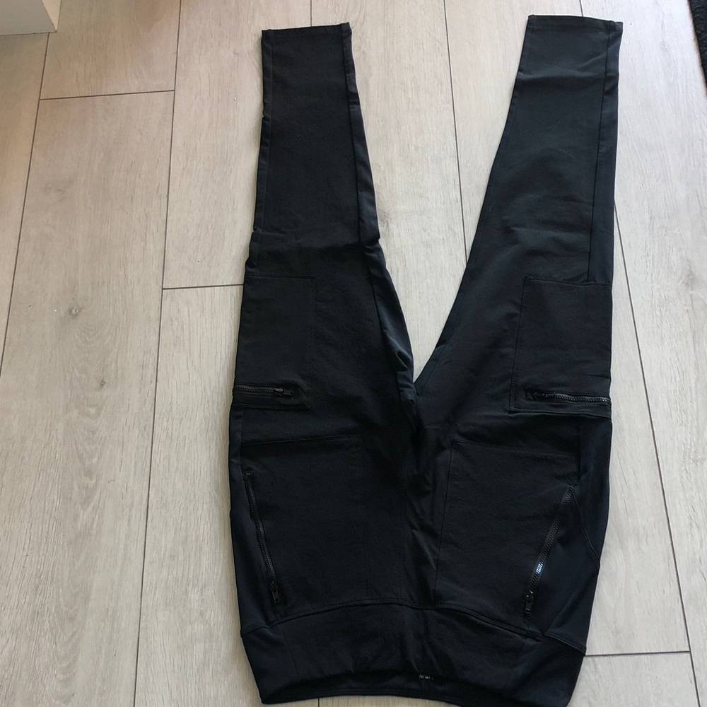 New Libin woman’s Black Zip Pocket Jogger Pants Size S